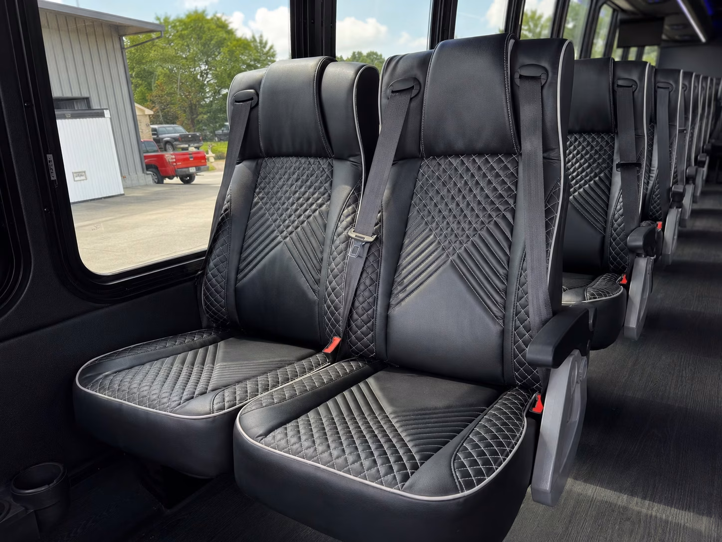 compare glendale prom party bus and minibus rentals